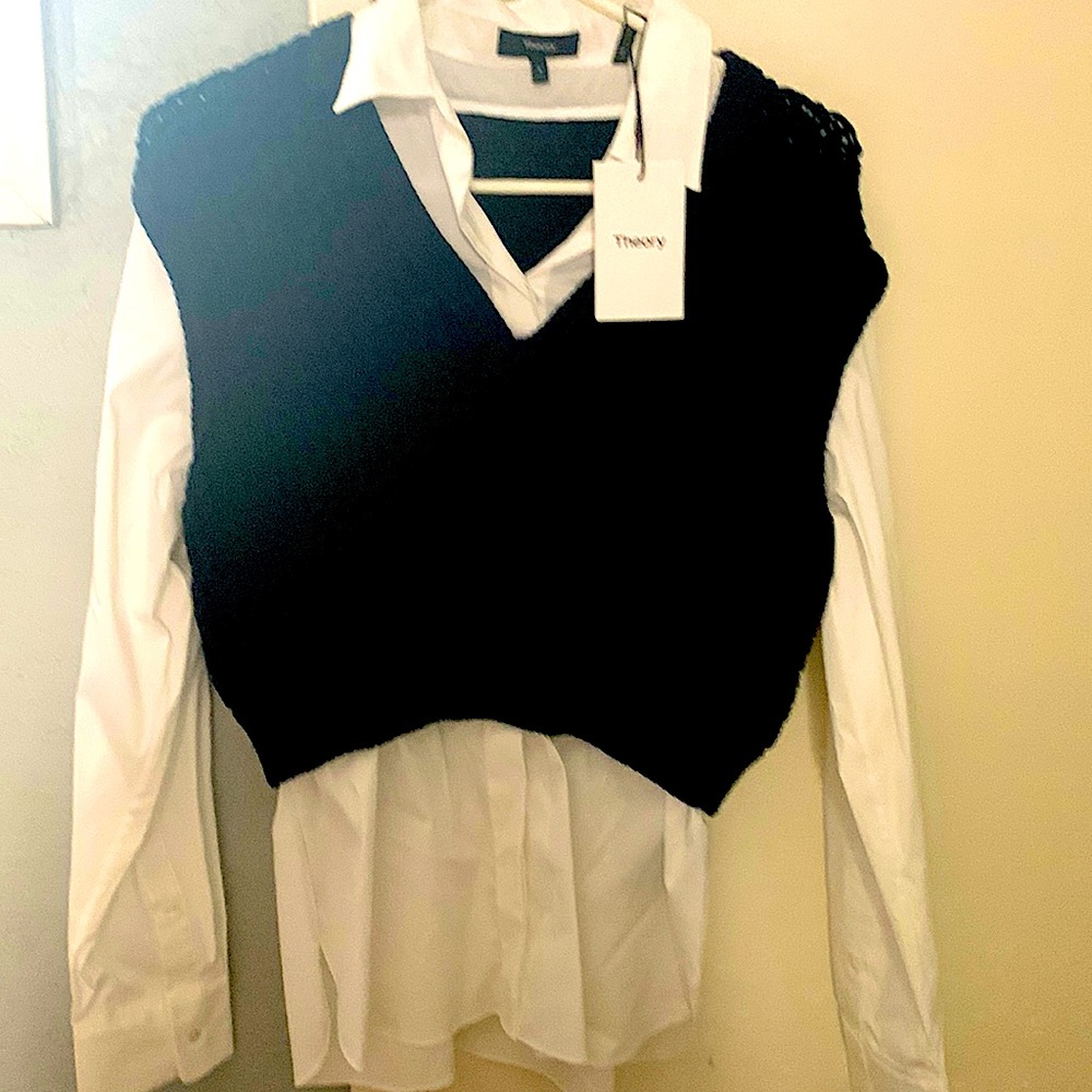 Theory woven vested dress shirt. Brand new never been worn. Size small.